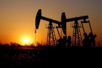 النفط يرتفع 3% مدعومًا بقفزة في الأسهم الأمريكية