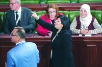 غضب في تونس بعد رفع «الإخوان» صورة مرسي في البرلمان