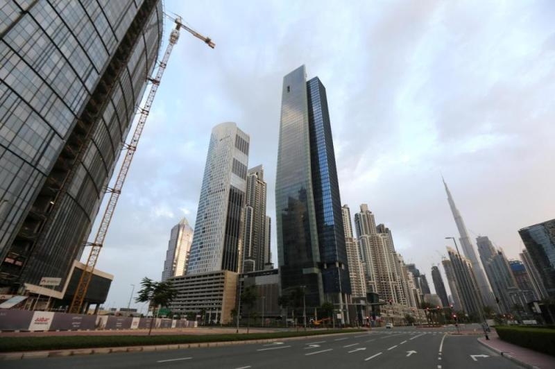 الإمارات تعلن رفع حظر التنقل