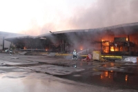 تضرر 42 محلا.. السيطرة على حريق سوق الخضار بسكاكا