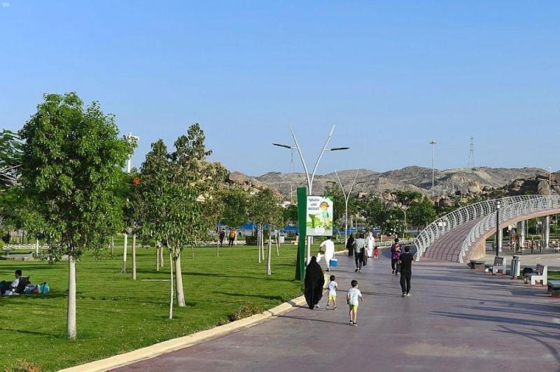 بالصور.. حدائق ومنتزهات الطائف تشهد إقبالًا كثيفًا من الأهالي والزوار