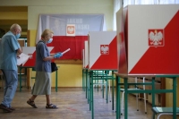 بعد ٧ أسابيع تأجيل.. بدء انتخابات الرئاسة البولندية وسط احترازات مشددة