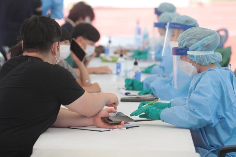 كوريا الجنوبية تبدأ التجارب السريرية على مادة علاجية لكورونا