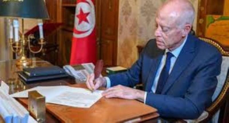 الرئيس التونسي يعين وزير الداخلية رئيسا للوزراء