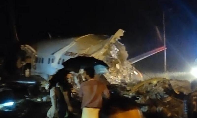 مقتل 14 وإصابة 123 في تحطم طائرة جنوب الهند
