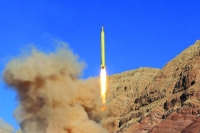 صحيفة أمريكية تحذر من إنهاء حظر الأسلحة المفروض على إيران