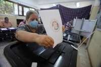 الكمامة والطوابير مشاهد حاضرة في انتخابات الشيوخ المصري