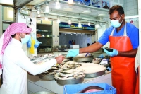 5 جهات ترصد مخالفات «سوق الأسماك» بالدمام