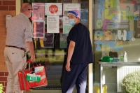 الشرطة الاسترالية تحقق في واقعة تلوث الفراولة بالإبر
