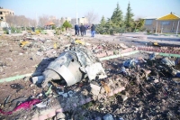 أسر ضحايا الطائرة الأوكرانية يرفضون التقرير الإيراني