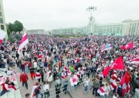 عشرات الآلاف في بيلاروس يتظاهرون ضد لوكاشينكو