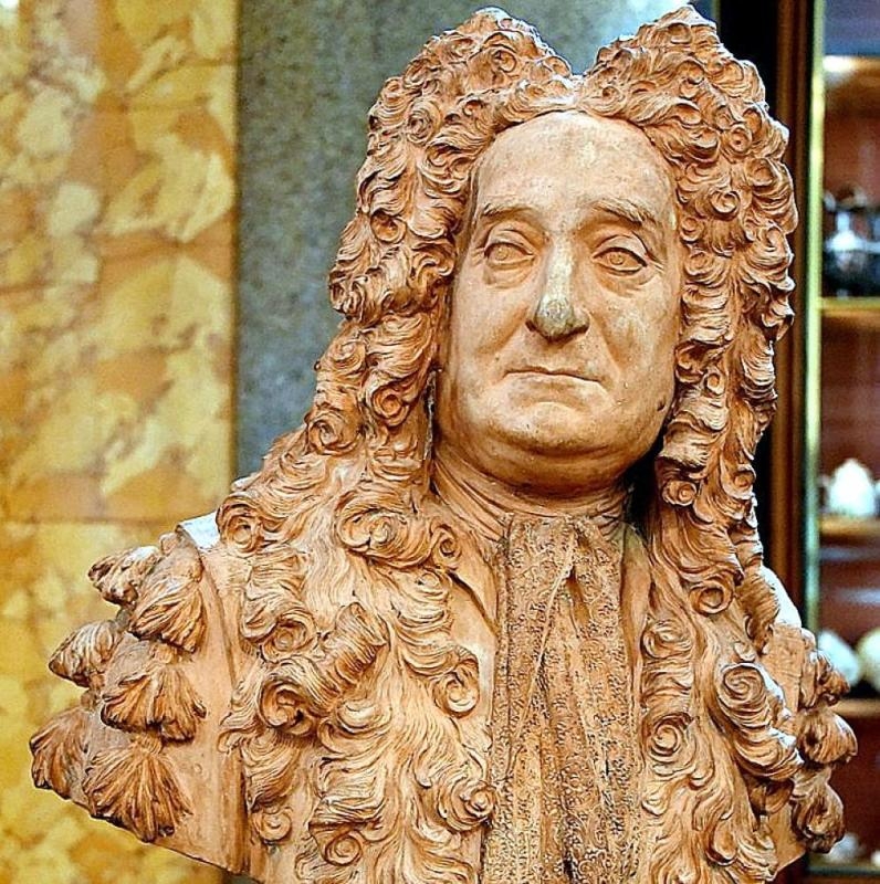 المتحف البريطاني يفتح الخميس بنصف تمثال لمؤسسه «مالك الرقيق»