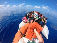 حرس السواحل الإيطالي ينقذ 49 مهاجرا من ركاب "لويز ميشيل"