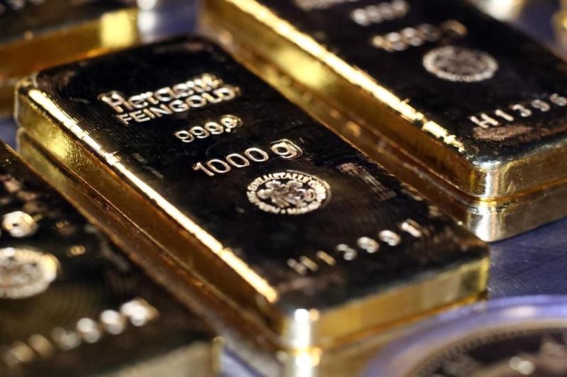 أسعار الذهب ترتفع مع هبوط الدولار