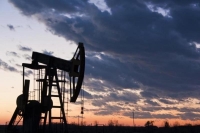 أسعار النفط تنخفض وسط شكوك تحيط بالطلب