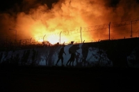 اندلاع حريق في مخيم يوناني للاجئين