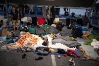 بعد حريق «موريا» اليوناني.. نقل 300 مهاجر إلى مخيم مؤقت