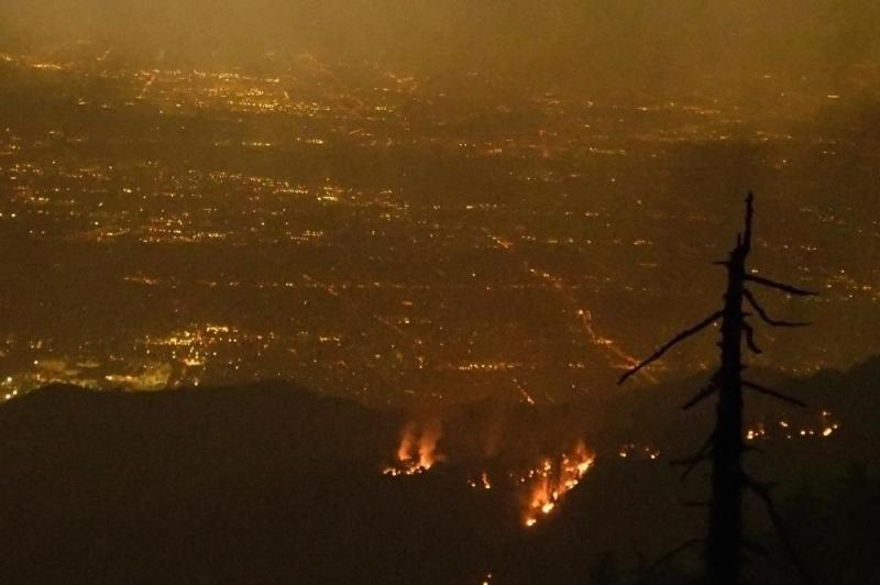 دخان حرائق الغابات يغطي أنحاء أمريكا