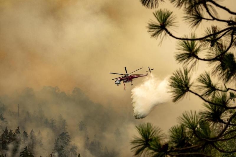 فرق الإطفاء تكافح حرائق غابات أمريكا والدخان يصل أوروبا