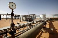 حفتر يعلن البدء في إعادة تصدير النفط الليبي 