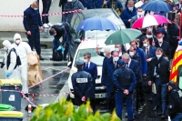 حادث طعن في باريس والشرطة الفرنسية تقبض على إرهابيين