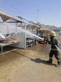 "مدني بدر" يخمد حريقًا اندلع في سوق شعبي