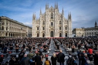 آلاف الإيطاليين يتظاهرون احتجاجا على السياسة الصحية