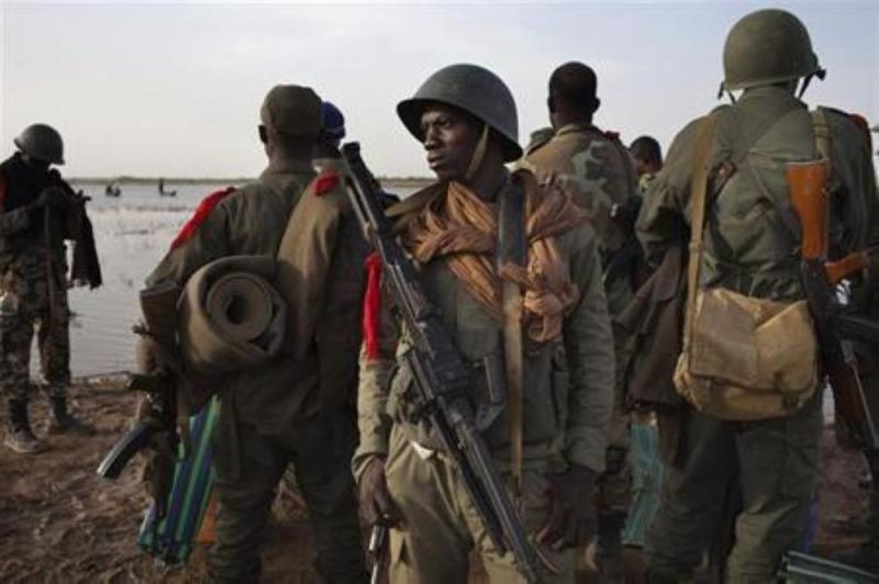مقتل 12 جنديًا في مالي على يد جماعة مسلحة