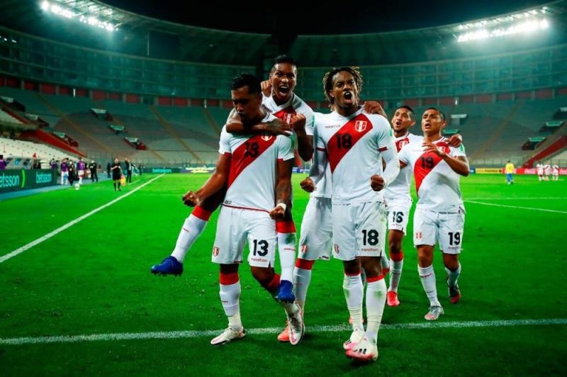 هاتريك نيمار يمنح البرازيل فوزا صعبا على بيرو