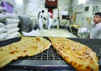 أزمة خبز في إيران.. طوابير طويلة.. وإغلاق مخابز