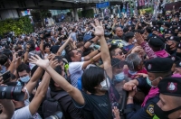 رغم المظاهرات الحاشدة.. رئيس وزراء تايلاند يرد: "لن أرحل"