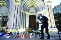 الحكومة الفرنسية تتبنى نهجا رجعيا يخلط بين المتطرفين والمسلمين
