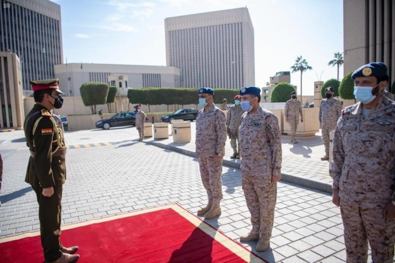 رئيس الأركان ونظيره العراقي يبحثان آفاق التعاون العسكري