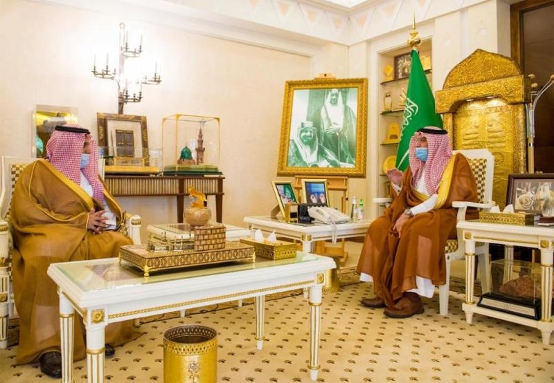 أمير القصيم والفيصل يستعرضان خطة عمل رالي داكار