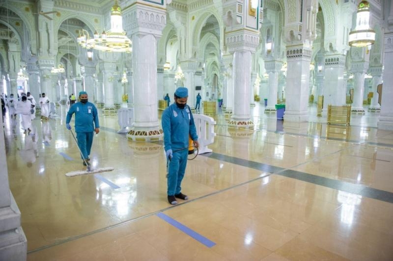 المسجد الحرام..
أجواء إيمانية وتدابير وقائية
