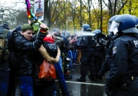 الشرطة الألمانية تشتبك مع محتجين غاضبين من قيود كورونا