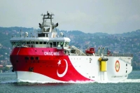 أنقرة تعيد سفينة تنقيب قبل عقوبات أوروبية منتظرة