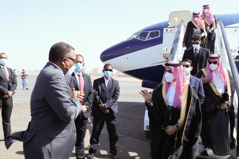 وزير الخارجية يعقد جلسة مباحثات مع نظيره السوداني
