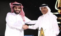 «آل الشيخ»: محمد عبده أول فنان تؤرشف أعماله بالهولوجرام.. وفنان العرب يرد