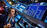سوق الأسهم الأمريكية يغلق على انخفاض