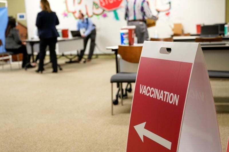 أمريكا تبدأ أكبر حملة تطعيم في تاريخها 