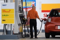 اليابان تخطط لوقف بيع سيارات البنزين وتتجاهل تحذيرات رئيس تويوتا