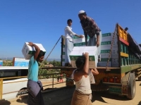 مركز الملك سلمان يوزع  30 ألف سلة غذائية على اللاجئين الروهينجا