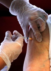 199 ألف مصاب جديد.. تطعيم 2.5 مليون أمريكي بلقاحات كورونا
