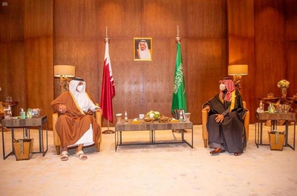 ولي العهد يبحث سبل تعزيز التعاون الخليجي مع أمير قطر
