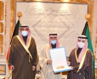 أمير الكويت يمنح وزير الخارجية وساما من الدرجة الأولى 