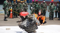 فريق بحث إندونيسي يعثر على "توربين" من طائرة ركاب محطمة