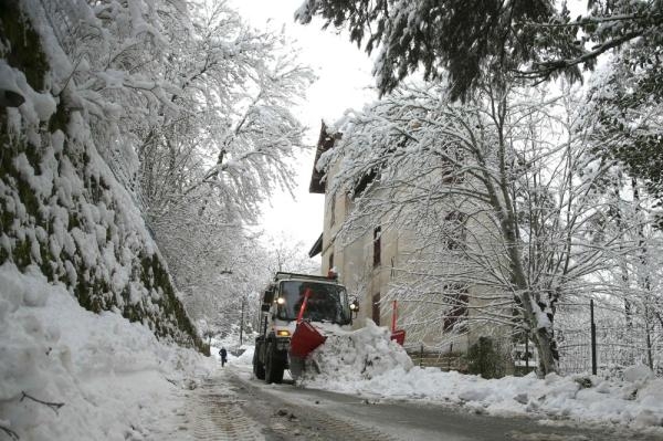 فرنسا.. فوضى سفر بسبب تساقط الثلوج بغزارة