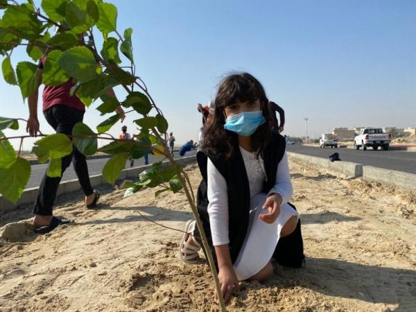 «قطيفنا خضراء».. 44 متطوعا يزرعون 500 شجرة