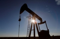 النفط يخسر 2% بفعل مخاوف إغلاق في الصين والتحفيز الأمريكي